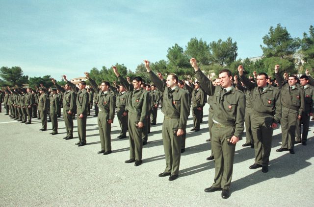 Απειλούνται με εφεδρεία 18.000 ΕΠΟΠ