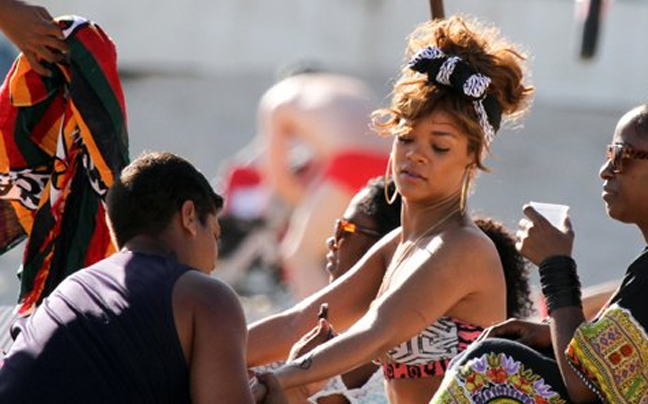 «Πανικό» προκάλεσε η Rihanna στο Rio de Janeiro