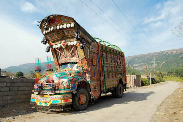 Στο Πακιστάν ένα φορτηγό δεν είναι απλή υπόθεση