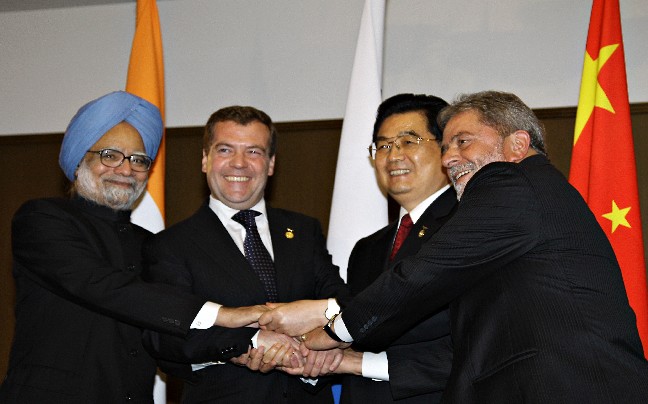 Έμμεση υποστήριξη στην Ευρωζώνη υπόσχεται η BRICS