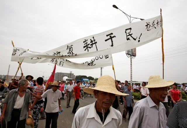 Κινέζοι αγρότες διαμαρτύρονται για τις κατασχέσεις γης