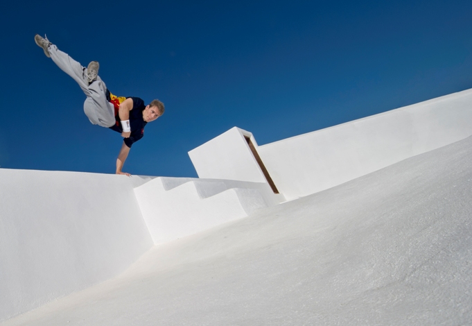 Οι καλύτεροι του parkour θα «εισβάλουν» στη Σαντορίνη