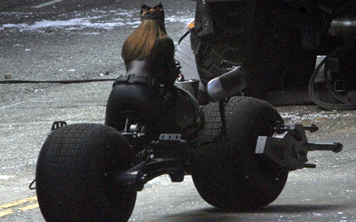 H… Catwoman ανάβει φωτιές