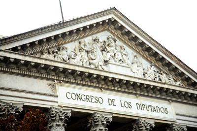 Πιέζει την Ισπανία η ΕΚΤ να «περάσει» με νόμους τα μέτρα