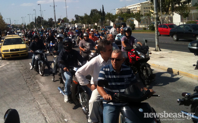 Εργαζόμενοι ΕΘΕΛ και ΜΕΤΡΟ στο υπουργείο Μεταφορών