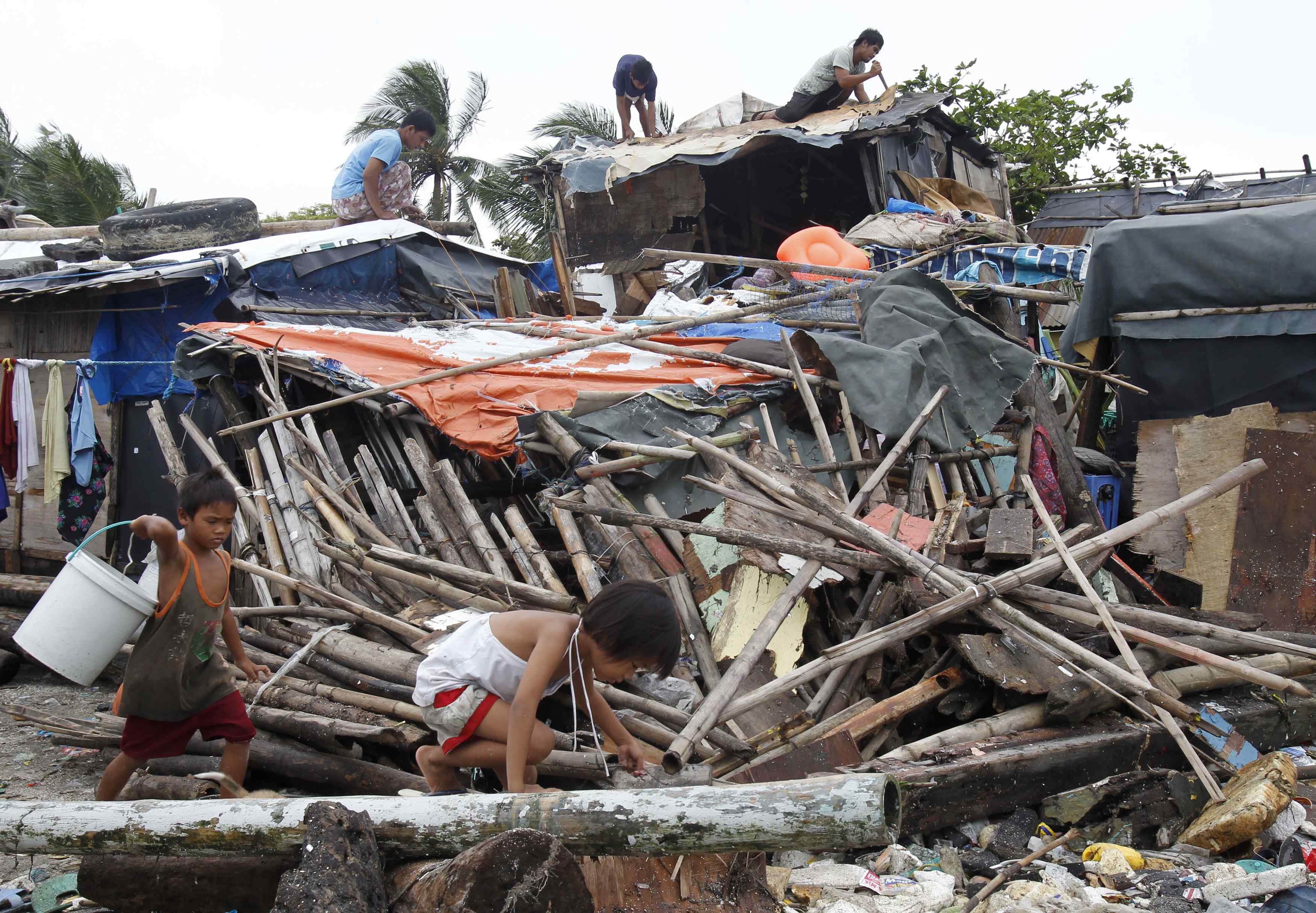 Στους 23 οι νεκροί από τον τυφώνα Νεσάτ