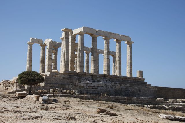 Στο Σούνιο&#8230; οικογενειακώς