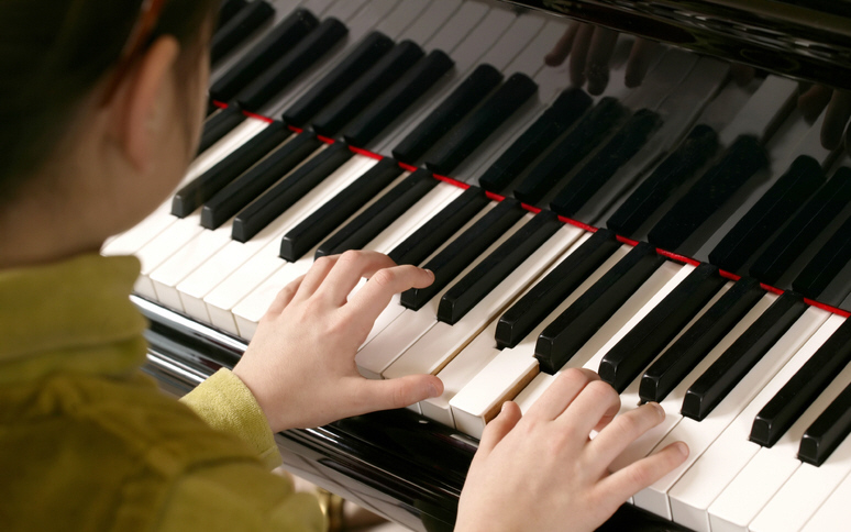 Νοίκιασε γκαρσονιέρα με αντάλλαγμα μαθήματα πιάνου