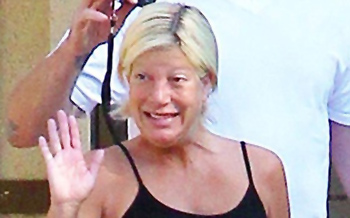 Αγνώριστη η Tori Spelling