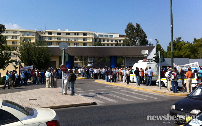 Στον εισαγγελέα το υλικό από τα επεισόδια στο υπουργείο Άμυνας