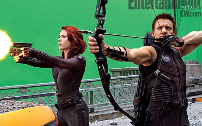 Έτοιμoι για δράση η  Scarlett Johansson και ο Jeremy Renner!