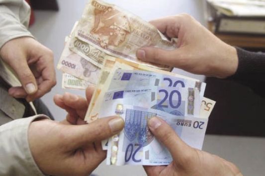 Φόρους 8 δισ. ευρώ πρέπει να πληρώσουν οι φορολογούμενοι