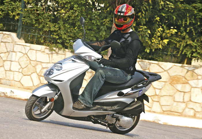 Με scooter στην πόλη