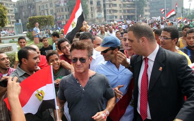 «Στο πλευρό» των διαδηλωτών στην Αίγυπτο ο Sean Penn