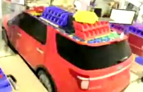 Ένα ολόκληρο αμάξι από Lego