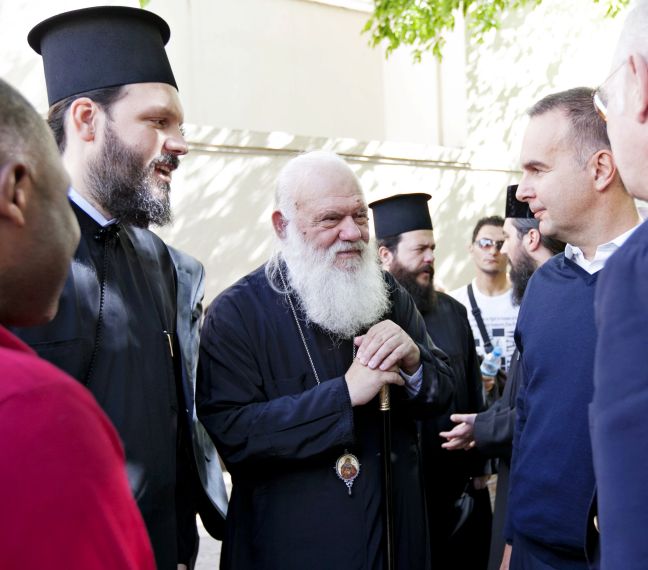 Διανομή τροφίμων σε οικογένειες που ζουν στα όρια της φτώχειας