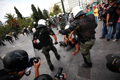 Δέκα άτομα στον εισαγγελέα για τα επεισόδια