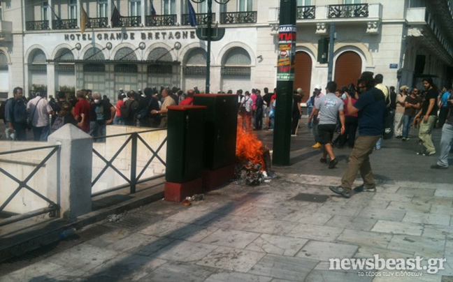 Επιχείρηση «σκούπα» της ΕΛΑΣ στην πλατεία Συντάγματος