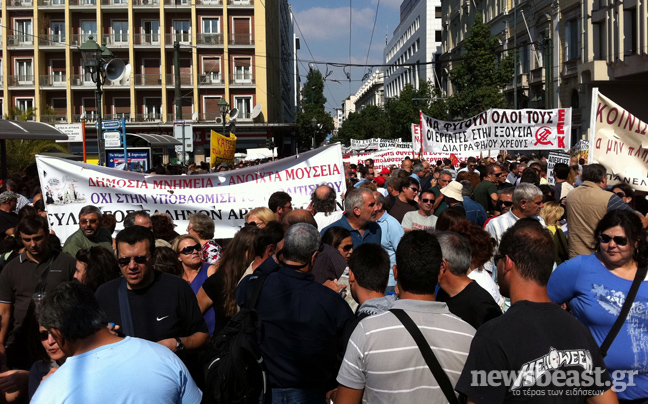 Ξεκίνησε η πορεία ΓΣΕΕ – ΑΔΕΔΥ