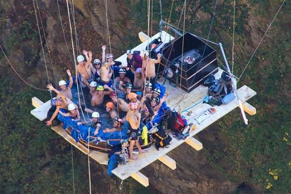 Bungee Jumping με… τζακούζι