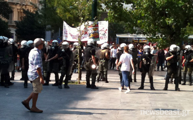 Μπαρούτι μυρίζει το Σύνταγμα