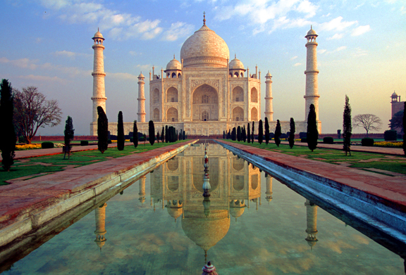 Κινδυνεύει να καταρρεύσει το Taj Mahal;
