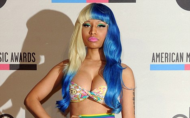 Η Nicki Minaj ανακοίνωσε τις υποψηφιότητες για τα «ΑΜΑ»