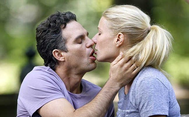 Τα παθιασμένα φιλιά της Gwyneth Paltrow και του Mark Ruffalo