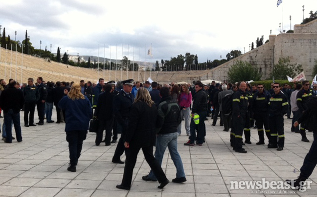 Ολοκληρώθηκε στη Βουλή η πορεία των ένστολων