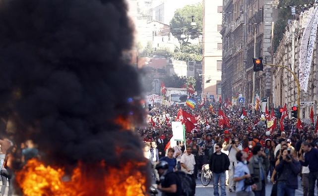 Τα επεισόδια φέρνουν πολιτική θύελλα στην Ιταλία