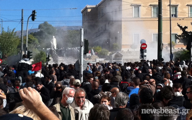 «Ανακατέλαβε» την πλατεία Συντάγματος η αστυνομία