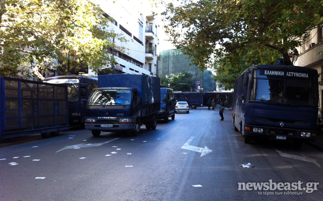 Κλείνουν οι δρόμοι στο κέντρο και γύρω από τη Βουλή