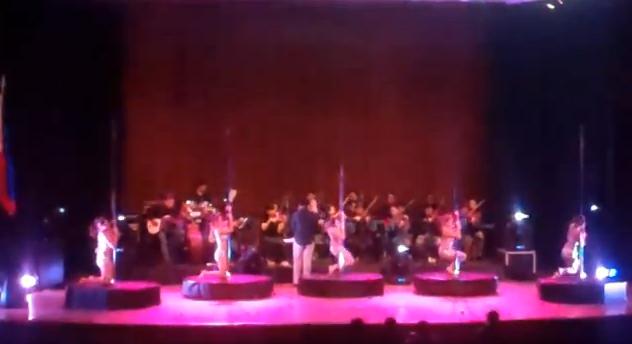 Pole dancing με… ορχήστρα!