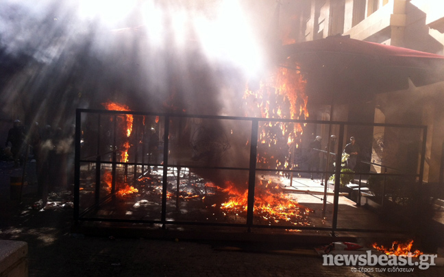 Συνεχίζονται τα επεισόδια στο κέντρο της Αθήνας