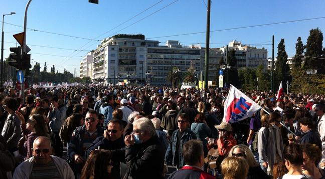 Συγκέντρωση του ΠΑΜΕ αύριο στην Ομόνοια