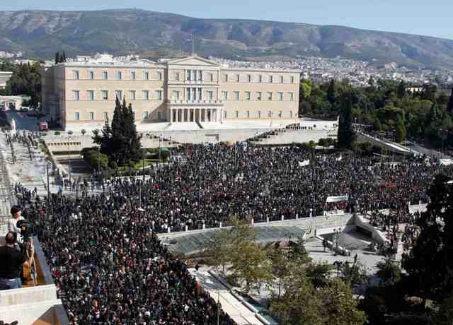 Λαοθάλασσα στο κέντρο της Αθήνας