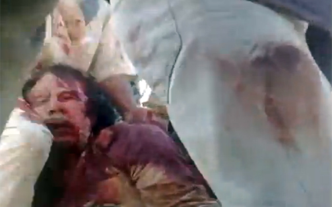 Νέο βίντεο με το νεκρό Καντάφι