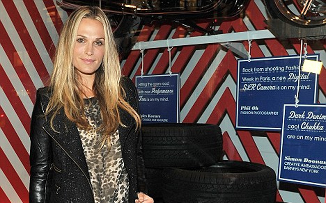 Εκθαμβωτική η Molly Sims