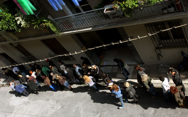 Στην ουρά για το επίδομα ανεργίας