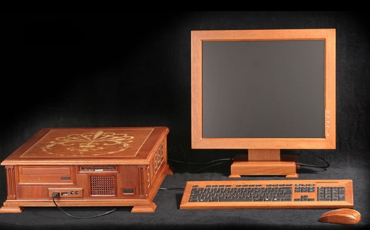 Υπολογιστής με&#8230; ξύλινη επένδυση