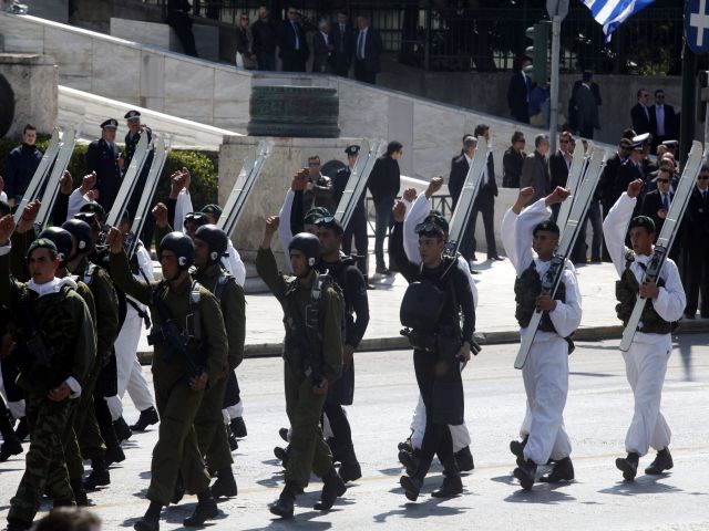 Ετοιμάζουν παρέλαση με&#8230; προσκλήσεις την 25η Μαρτίου