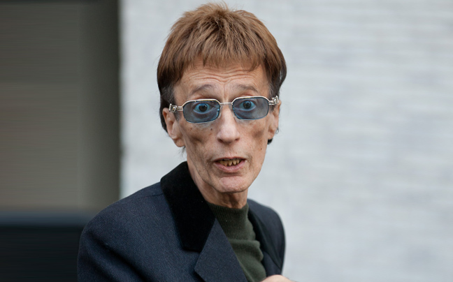 Ετοιμοθάνατος ο Robin Gibb