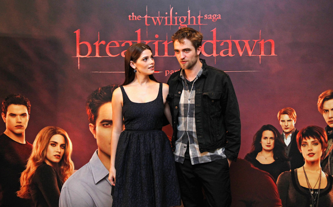 Άρχισαν τα δύσκολα για τον Robert Pattinson
