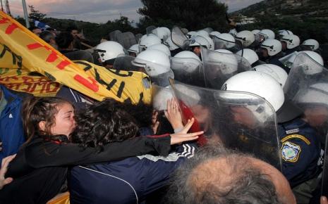 Διαδήλωση έξω από τη σύνοδο της Σοσιαλιστικής Διεθνούς