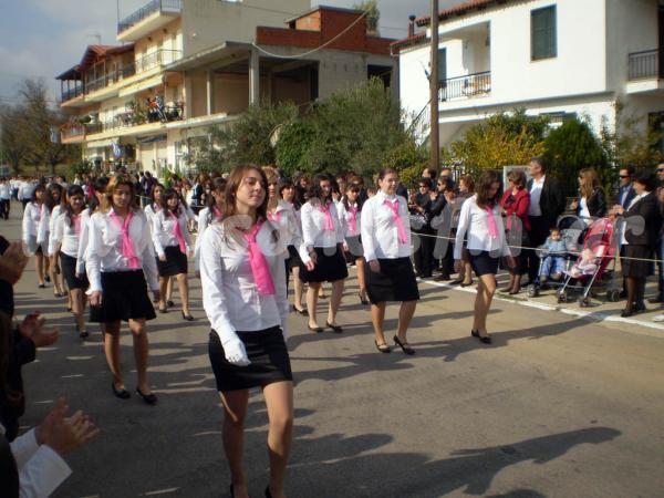 Σε ήρεμους τόνους η παρέλαση στη Λάρισα