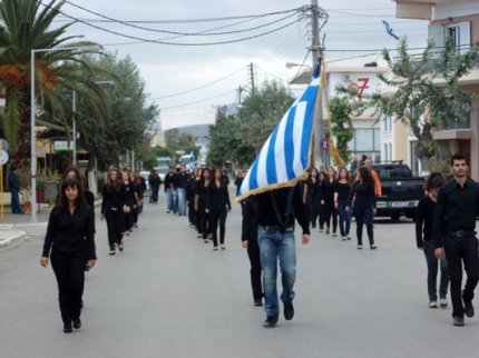 Παρέλαση χωρίς επισήμους στη Χερσόνησο
