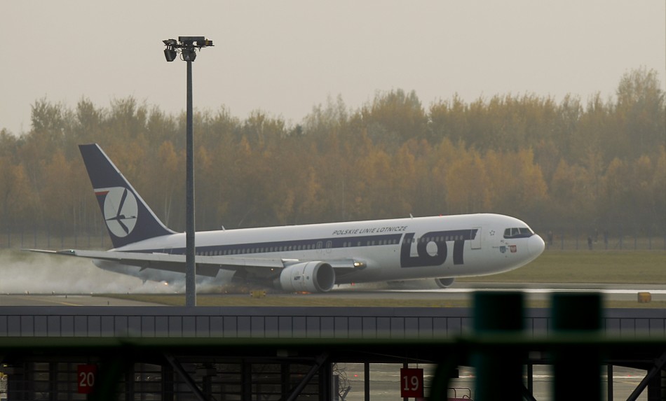 Λαχτάρησαν οι 230 επιβάτες αεροσκάφους στην Πολωνία