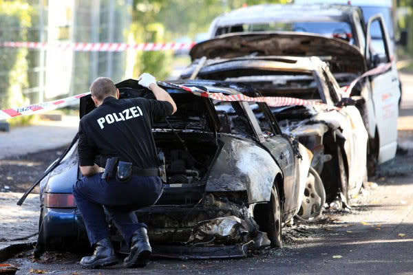 Συνεχίζονται οι συλλήψεις για εμπρησμούς αυτοκινήτων στο Βερολίνο