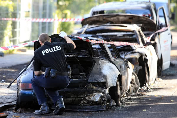 Συνεχίζονται οι συλλήψεις για εμπρησμούς αυτοκινήτων στο Βερολίνο