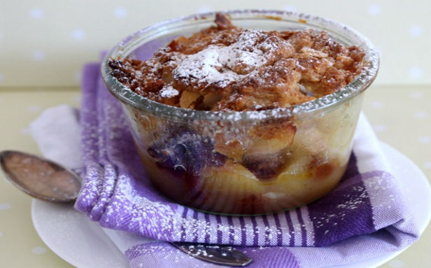 Apple Crumble με σάλτσα βανίλιας